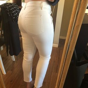 NWOT white frayed crop jeans